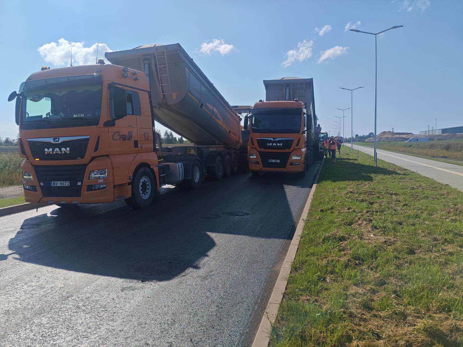 Ceļa planēšanas un izrakumu darbi